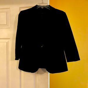 Quarter sleeve black blazer. Great Condition